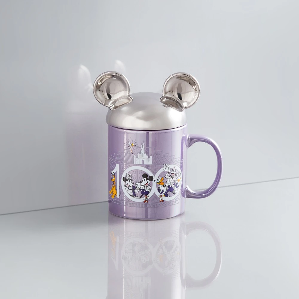 Disneyland Resort Mug Avec Couvercle Mickey Et Ses Amis Disney100 Celebration 2 Disneyland Resort Mug Avec Couvercle Mickey Et Ses Amis Disney100 Celebration – Image 2